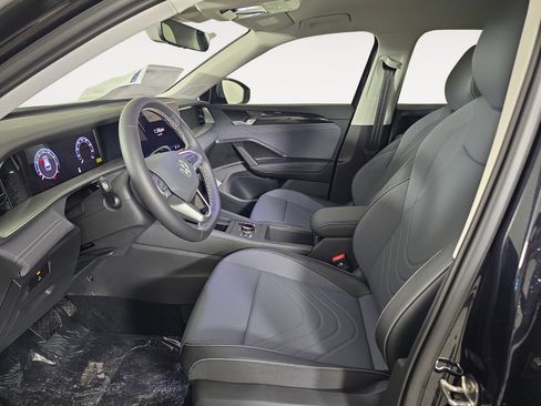 New 2026 Volkswagen Tiguan SE image 9