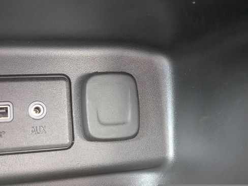 Used 2023 Chevrolet Equinox LS w/ LS Convenience Package FWD image 25