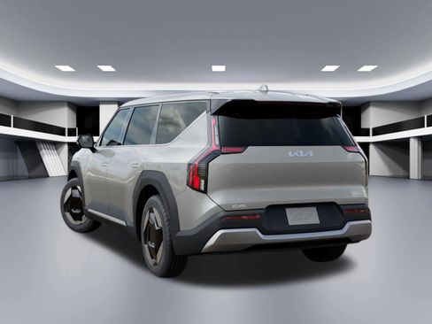 New 2026 Kia EV9 Light RWD image 4