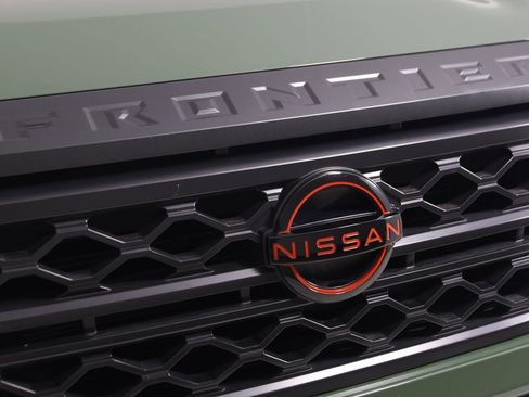 Used 2024 Nissan Frontier PRO-4X w/ Technology Package image 15