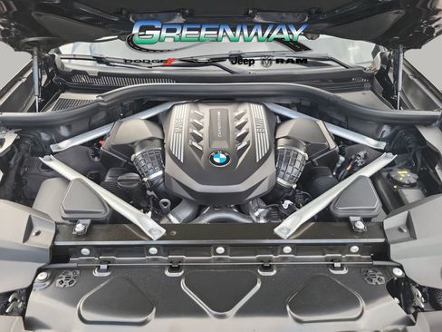 Used 2022 BMW X7 M50i image 9