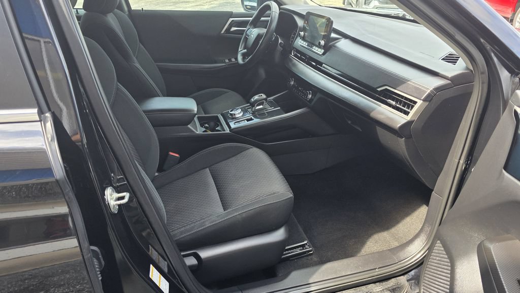 Used 2023 Mitsubishi Outlander ES FWD image 6