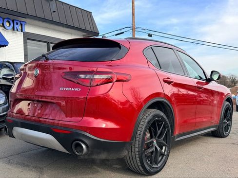 Used 2018 Alfa Romeo Stelvio Ti Sport image 4