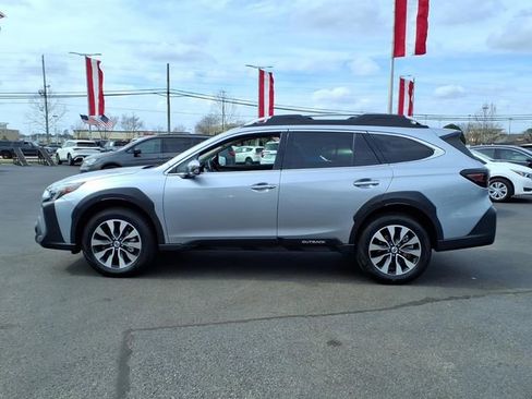 Used 2023 Subaru Outback Touring image 3