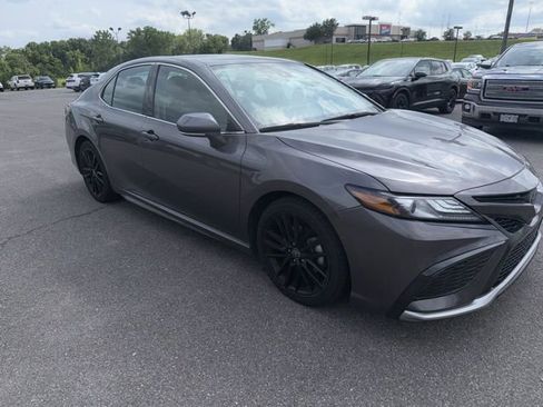 Used 2023 Toyota Camry XSE FWD image 7