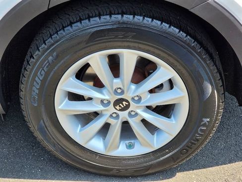 Used 2019 Kia Sorento FWD image 15