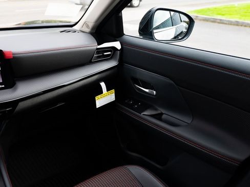 New 2026 Nissan Kicks SR w/ Cold Weather Package image 10