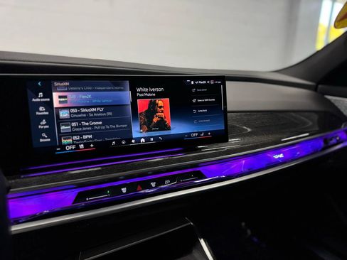 Used 2024 BMW i7 xDrive60 w/ Executive Package image 19