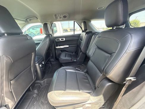 Used 2022 Ford Explorer XLT w/ Equipment Group 202A RWD image 6