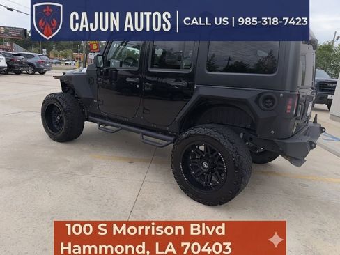 Used 2018 Jeep Wrangler Unlimited Sahara AWD/4WD image 11