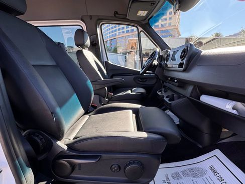 Used 2021 Mercedes-Benz Sprinter 2500 image 13