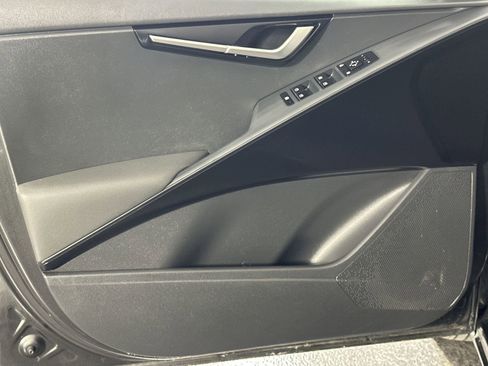 Used 2025 Kia Niro LX FWD image 28