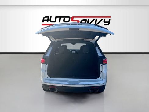 Used 2023 Chevrolet Traverse High Country FWD image 28