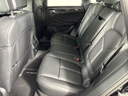 Certified 2025 Porsche Macan image 23