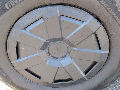 Used 2025 Tesla Cybertruck AWD Crew Cab image 13