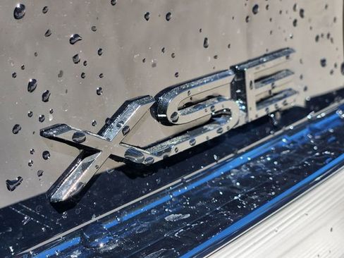 New 2026 Toyota Prius Plug-In Hybrid FWD image 8