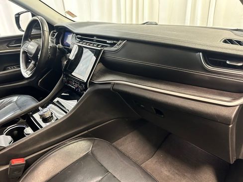 Used 2022 Jeep Grand Cherokee L Limited AWD/4WD image 3