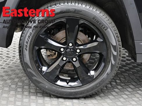 Used 2023 Jeep Grand Cherokee Limited w/ Black Appearance Package AWD/4WD image 31