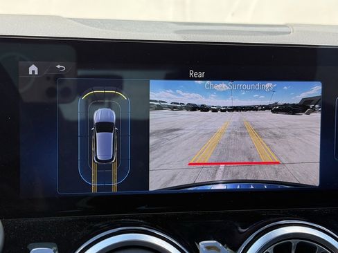 Used 2025 Mercedes-Benz GLA 250 image 9