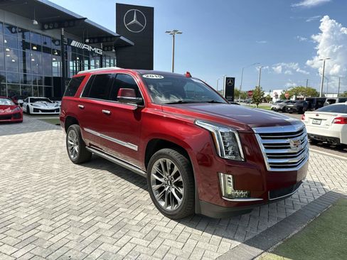 Used 2019 Cadillac Escalade Platinum RWD image 7