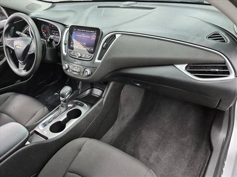 Used 2021 Chevrolet Malibu LS FWD image 17