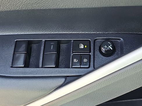 Used 2025 Toyota Corolla Cross AWD Hybrid w/ Convenience Package image 31