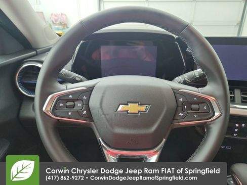 Used 2025 Chevrolet Trax LT w/ LT Convenience Package FWD image 21