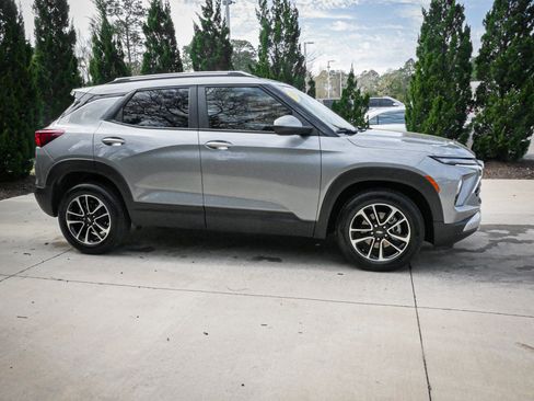 Used 2024 Chevrolet TrailBlazer LT w/ Driver Confidence Package image 11