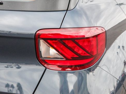 Used 2020 Hyundai Venue image 12