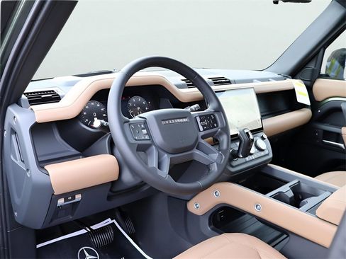 New 2026 Land Rover Defender 130 X-Dynamic SE image 18
