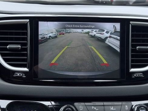 Used 2023 Chrysler Pacifica Touring-L FWD image 41