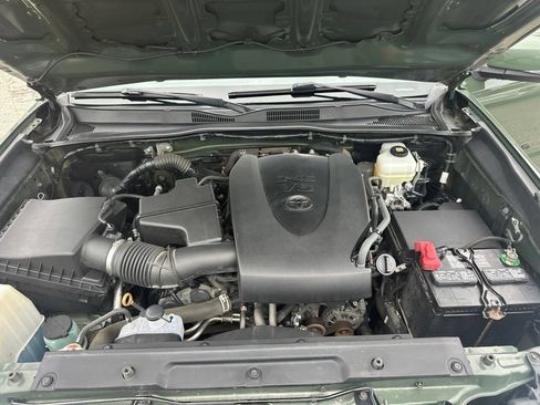 Used 2021 Toyota Tacoma TRD Off-Road w/ Technology Package AWD/4WD image 28