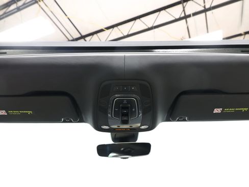 Used 2017 Bentley Bentayga AWD/4WD image 42