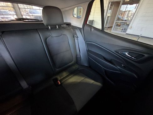 Used 2025 Chevrolet Trax LT image 36