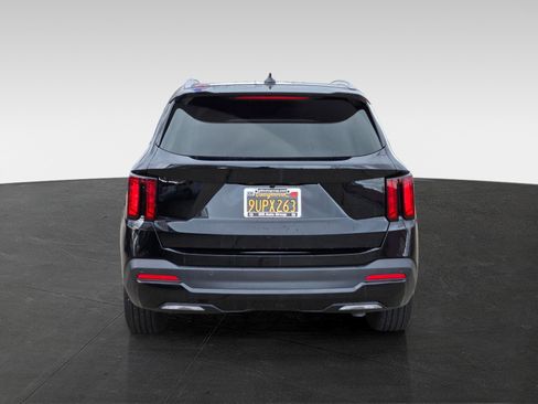 Used 2025 Kia Sorento EX w/ Panoramic Sunroof Package image 6