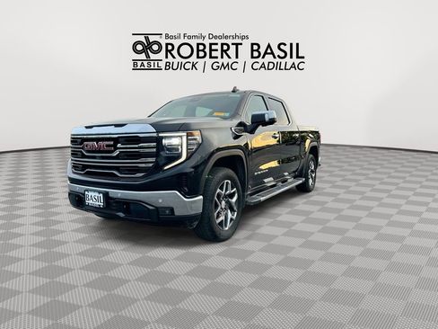 Used 2024 GMC Sierra 1500 SLT w/ SLT Premium Plus Package AWD/4WD image 4