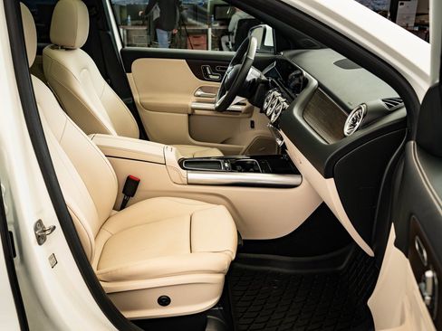 Certified 2025 Mercedes-Benz GLA 250 4MATIC image 22