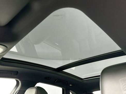 Certified 2025 Porsche Macan image 36