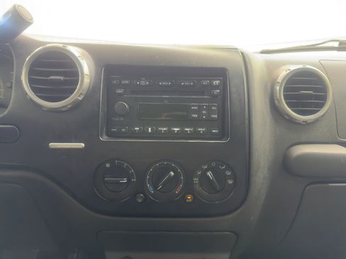 Used 2003 Ford Expedition XLT image 18