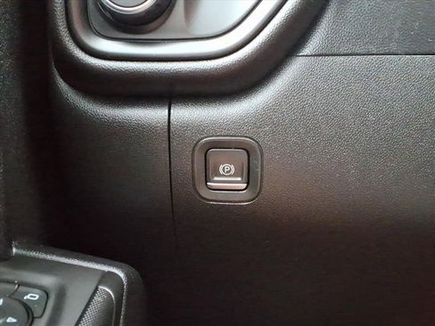 Used 2021 Chevrolet Silverado 2500 Custom image 21