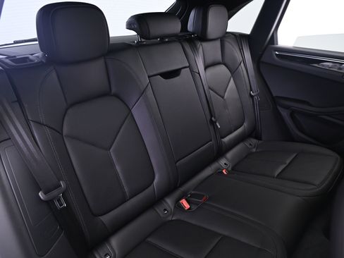 Used 2026 Porsche Macan AWD/4WD image 19