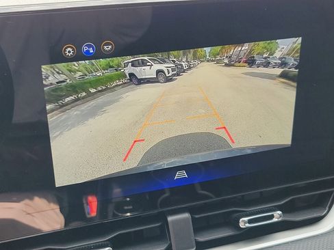 Used 2026 Chevrolet Equinox LT FWD image 24