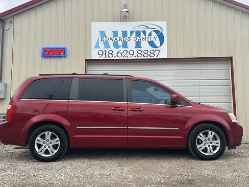 Used 2010 Dodge Grand Caravan SXT image 19