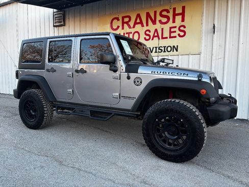 Used 2015 Jeep Wrangler Unlimited Rubicon w/ Connectivity Group image 2