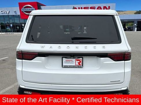 Used 2024 Jeep Wagoneer L Series II w/ Flexible Seating Group image 4