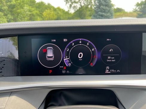 Certified 2025 Volkswagen Tiguan SE R-Line AWD/4WD image 22