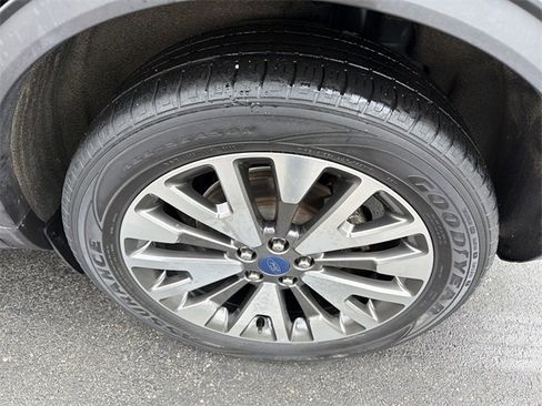 Used 2020 Ford Escape Titanium w/ Titanium Premium Package 2.0 image 11