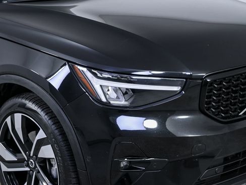 Used 2023 Volvo XC40 B5 Plus w/ Driver Assist Package image 37