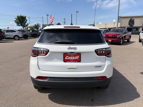 Used 2022 Jeep Compass Latitude w/ Sun and Sound Group FWD image 10