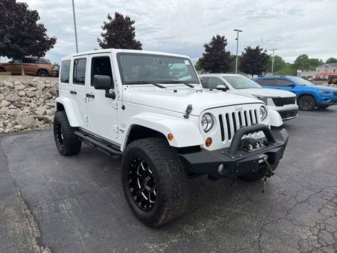 Used 2014 Jeep Wrangler Unlimited Sahara w/ Dual Top Group AWD/4WD image 3